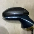 Фотография б/у бокового зеркала для автомобиля Toyota Camry 70 поколения XV70 2017-2024 годов выпуска, в отличном состоянии, продается в Уфе на авторазборе "Гарант Разбор"